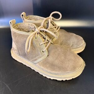 UGG‎ Neumel Chukka Boot Kids Size 5 Taupe Suede Lace Up Shearling Lined